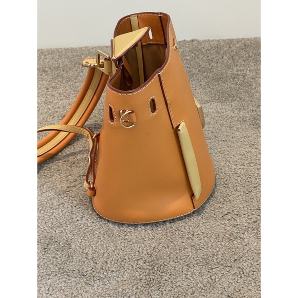 Danse Lente‎ Josh Leather Two Toned Convertible Bucket Bag with Shoulder Strap - Picture 4 of 16